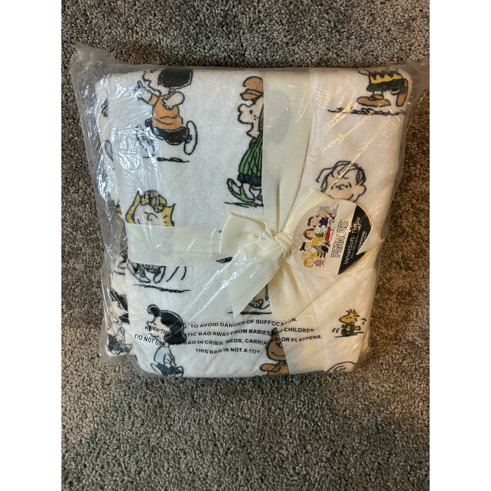 Peanuts Fleece Blanket 55 In By 70in